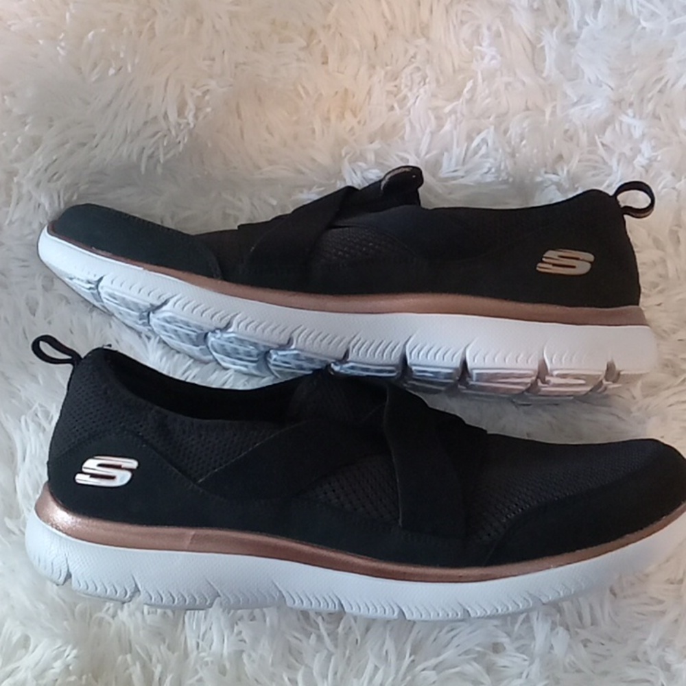 Ladies Skechers black tennis sneakers Size 11